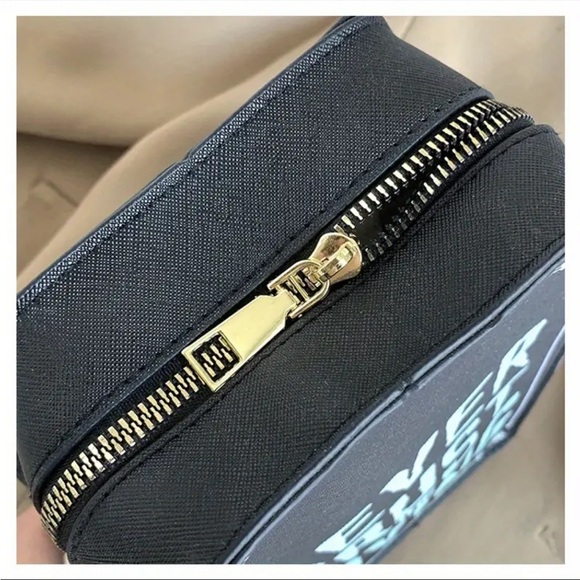 🆕 Tombstone - Coffin “Never Trust The Living” Crossbody Bag - Beetlejuice - Picture 10 of 16